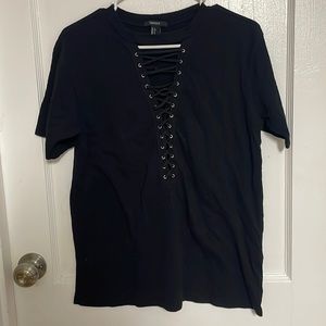 BLACK LACE UP TEE